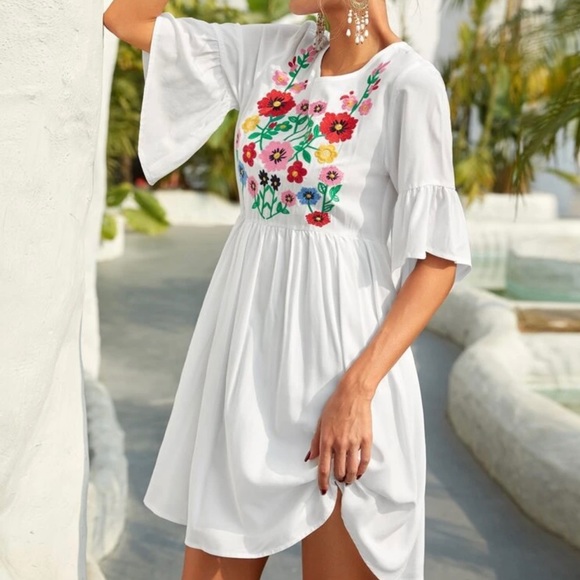 White boho floral beautiful dress - Picture 5 of 5
